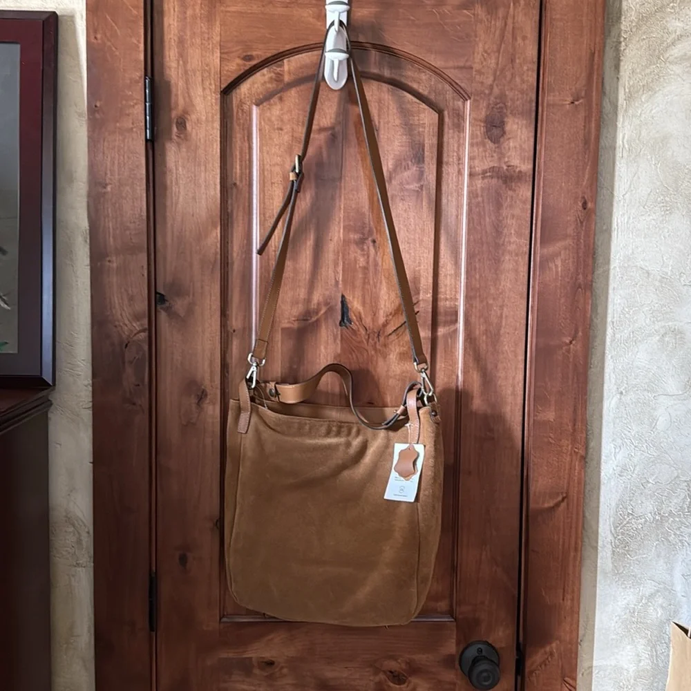 Elegant Tan Leather & Suede Shoulder Bag - Picture 3 of 10